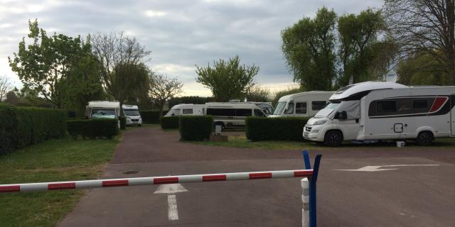 Aire de stationnement pour camping-car dans le bocage