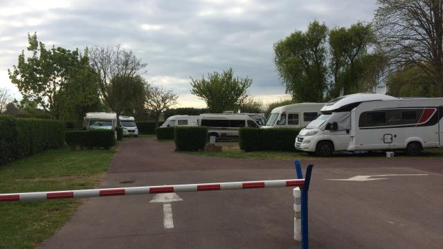 Aire de stationnement pour camping-car dans le bocage