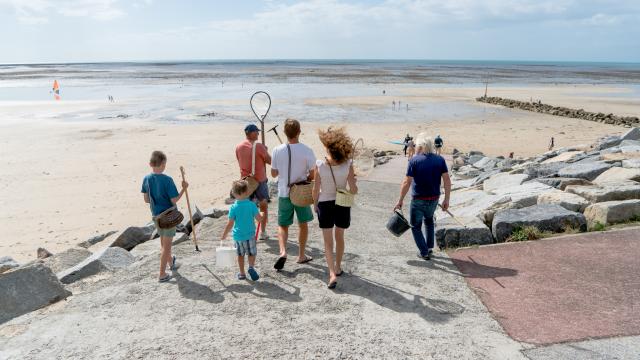 Pêche a pied en famille à Agon-Coutainville