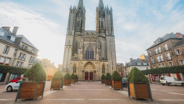 Parvis de la cathédrale de Coutances