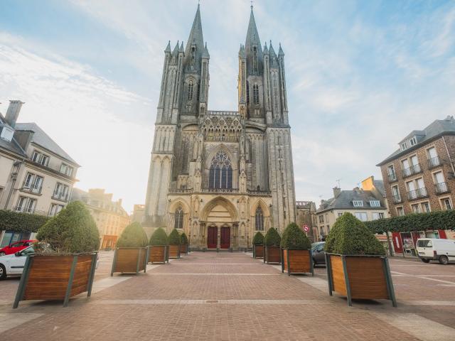 Parvis de la cathédrale de Coutances