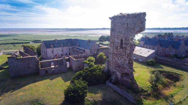 Château de Regnéville sur Mer vu du ciel