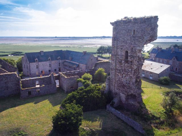 Château de Regnéville sur Mer vu du ciel