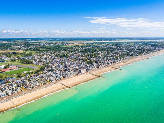 Vue aerienne de la côte à Agon-Coutainville