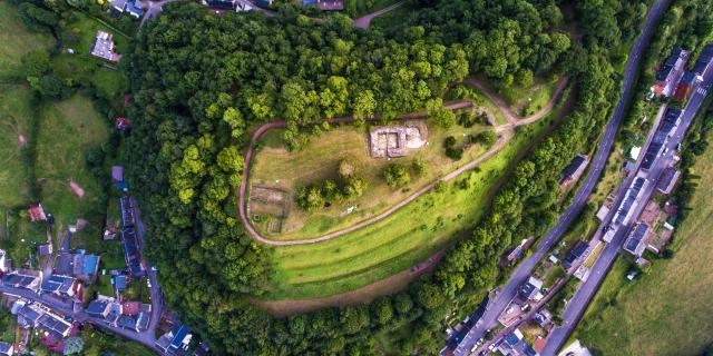 Site des ruines du château de Gavray-sur-Sienne vu du dessus