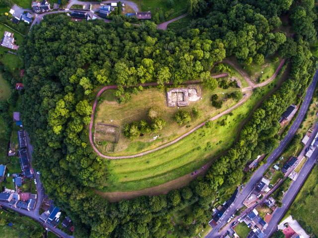 Site des ruines du château de Gavray-sur-Sienne vu du dessus