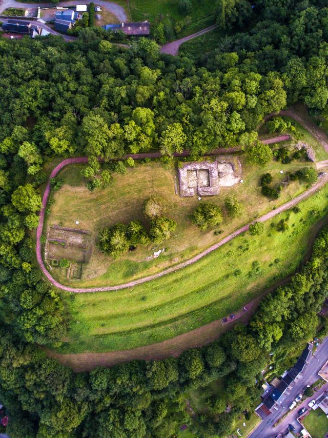 Site des ruines du château de Gavray-sur-Sienne vu du dessus