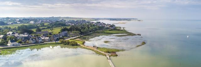 Vue du ciel sur le havre de Regneville sur Mer