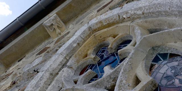 Détails architecturaux de l'église de SAvigny