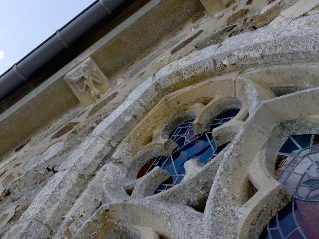 Détails architecturaux de l'église de SAvigny