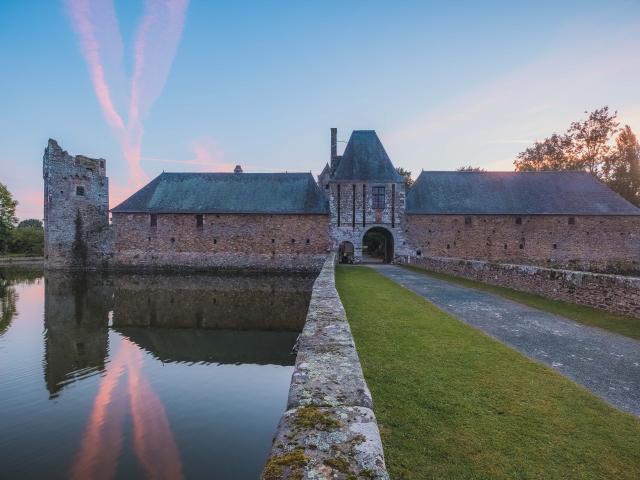 Château de Gratot au coucher du soleil