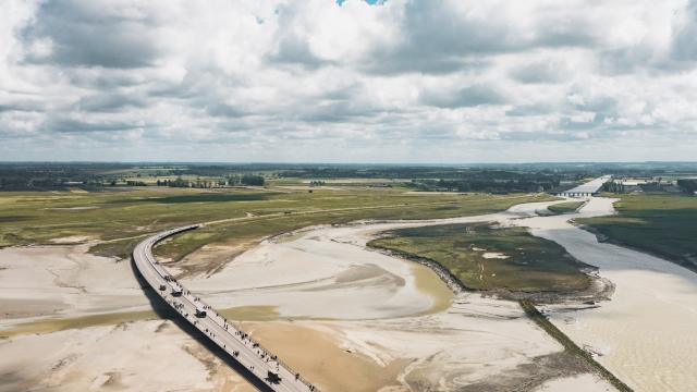 Vue depuis le Mont Saint Michel sur la Baie