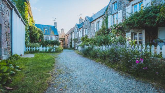 Cour à tôt ruelle de Regnéville sur mer