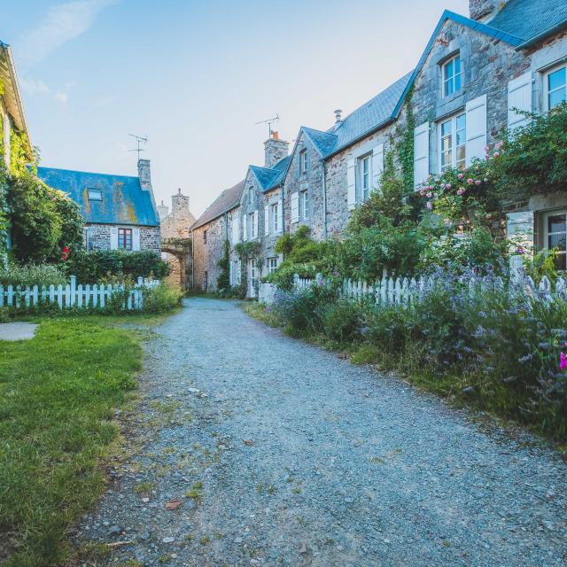 Cour à tôt ruelle de Regnéville sur mer