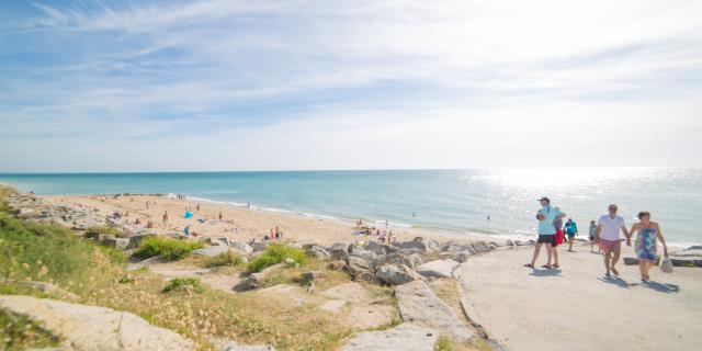 plage de l'école de voile agon coutanville