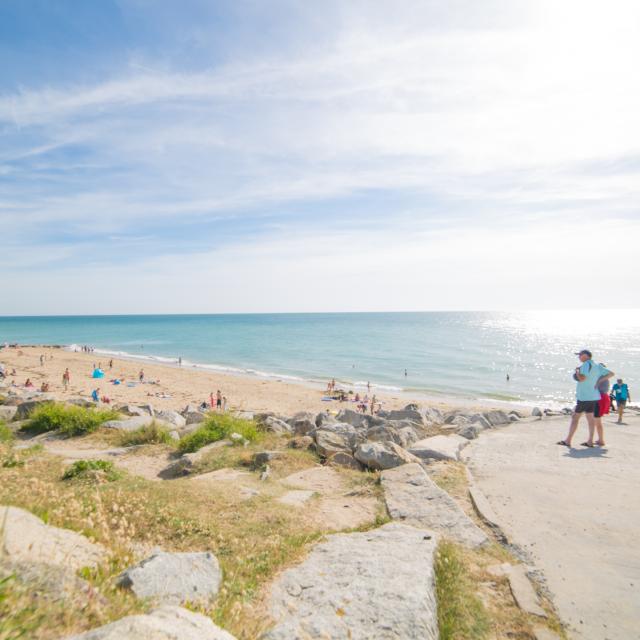 plage de l'école de voile agon coutanville