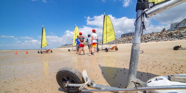 Char à voile sur la plage