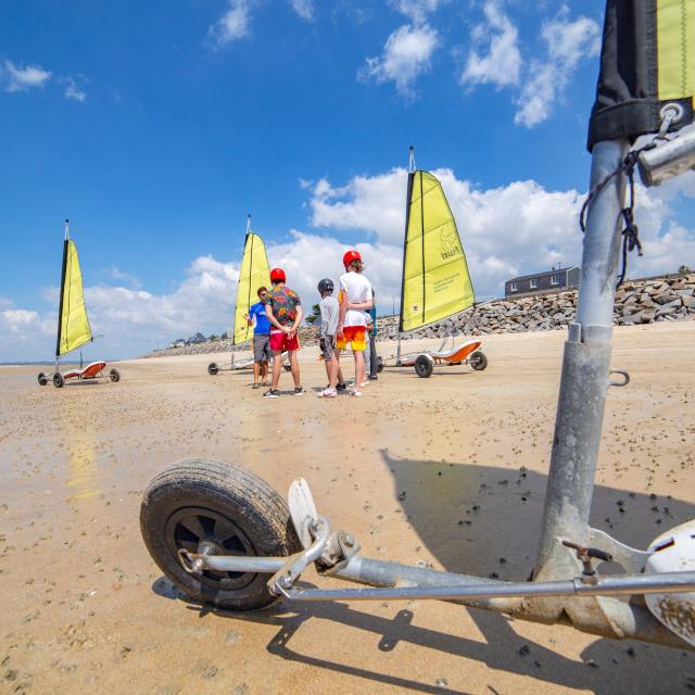 Char à voile sur la plage