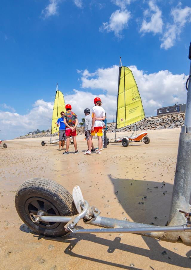 Char à voile sur la plage