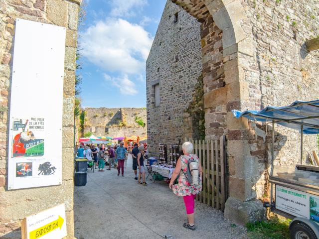 Entrée du château de Regnéville sur Mer