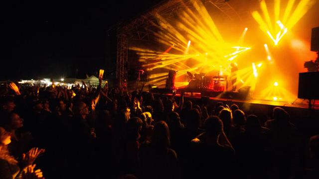 Chauffer dans la noirceur sur la plage de Montmartin sur mer - agenda COutances Tourisme