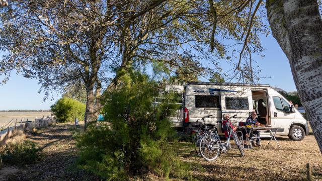 Aire de camping car qu bord de la mer