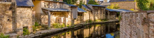 Lavoirs en bord de Sienne à Villedieu Les Poêles