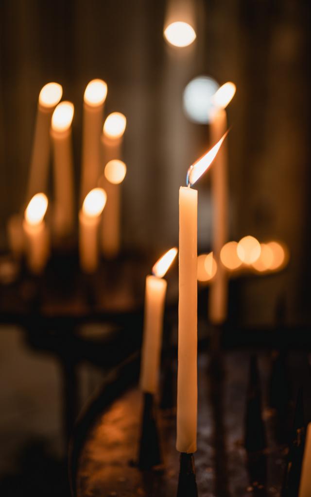 Bougies dans une chapelle de la cathédrale de Coutances