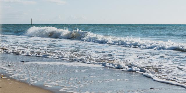 Vagues sur la plage de la poulette à Agon-Coutainville