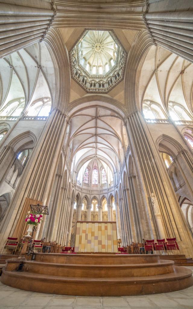 Vue sur les parties hautes de la cathédrale de Coutances