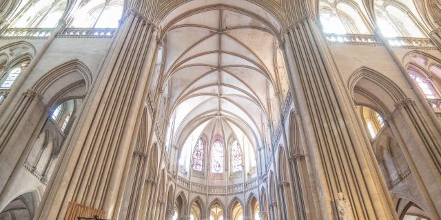 Vue sur les parties hautes de la cathédrale de Coutances