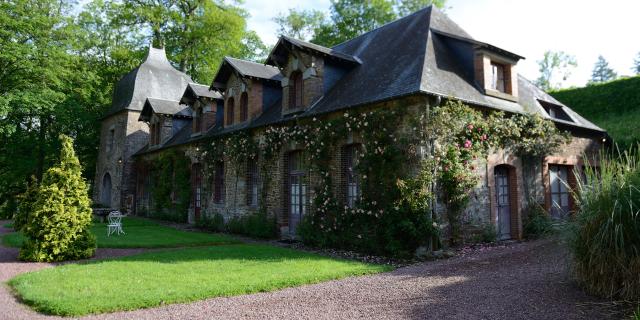 Chateau De Cerisy La Salle