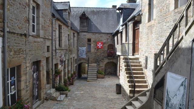 Cour Du Foyer de Villedieu les poêles