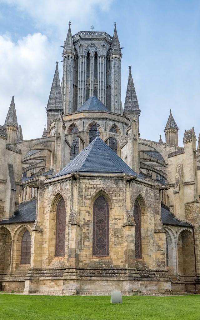 Vue arrière de la cathédrale