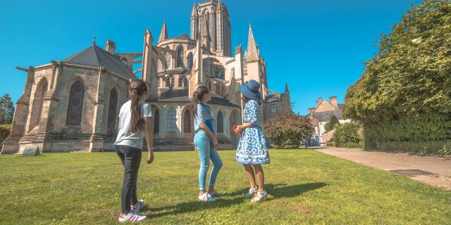 Cathédrale de COutances en visite de groupe