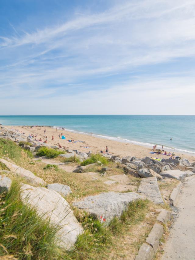 Plage de l'école de voile à Agon-Coutainville