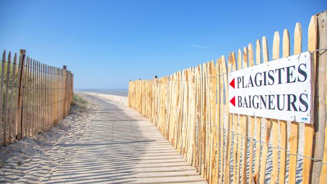 sentier aménagé plage accessible à hauteville sur mer