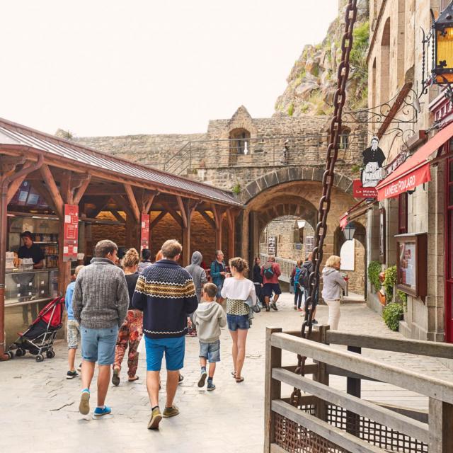 La grande rue du Mont-Saint-Michel