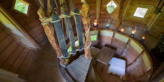 Cabanes dans les arbres à la vallée féerique de Savigny