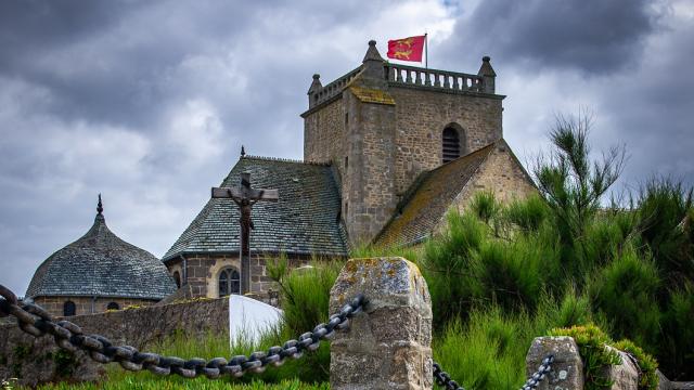 Vue sur l'église de Barfleur