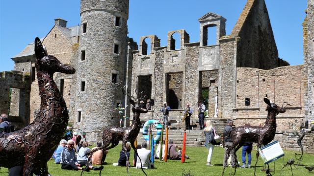 A propos de sculpture château de Gratot