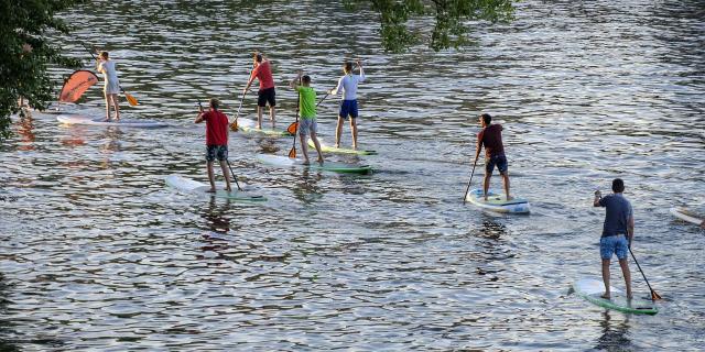 Stand up paddle en rivière en famille