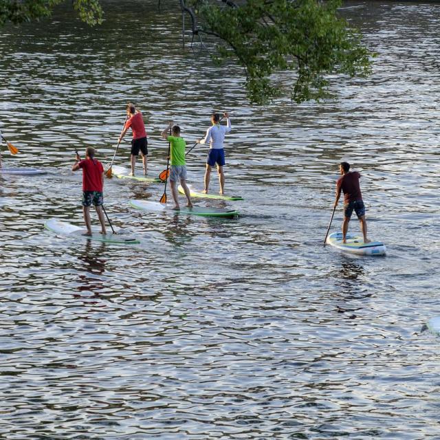 Stand up paddle en rivière en famille