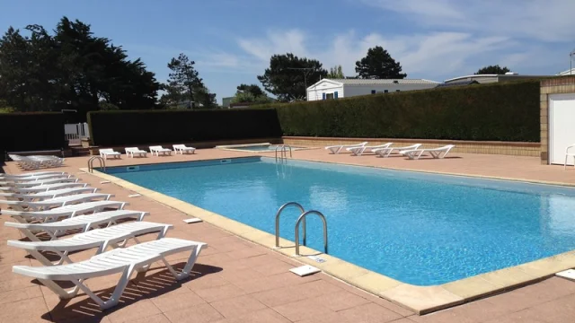 Piscine Camping Belle Etoile Gouville sur mer