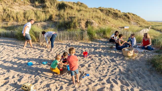 Pique nique sur la plage a Coutances mer et bocage