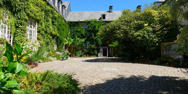 Cour Musée Jardin Des Plantes Coutances ©coutances Tourisme