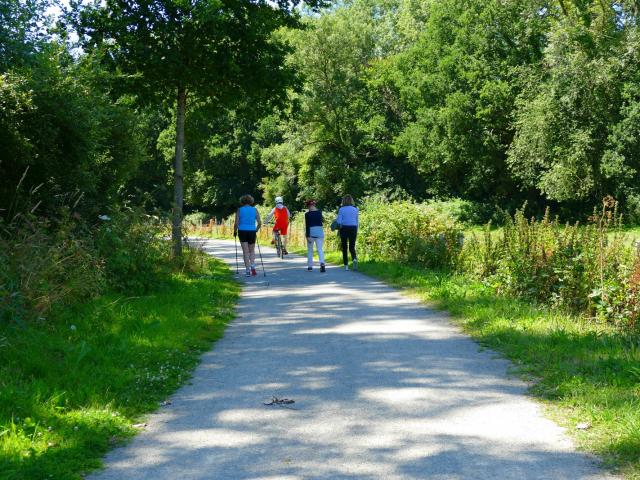 Randonneurs Voie Verte Bricqueville La Blouette ©coutances Tourisme