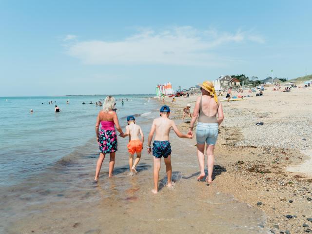 Famille plage de Hauteville-sur-Mer