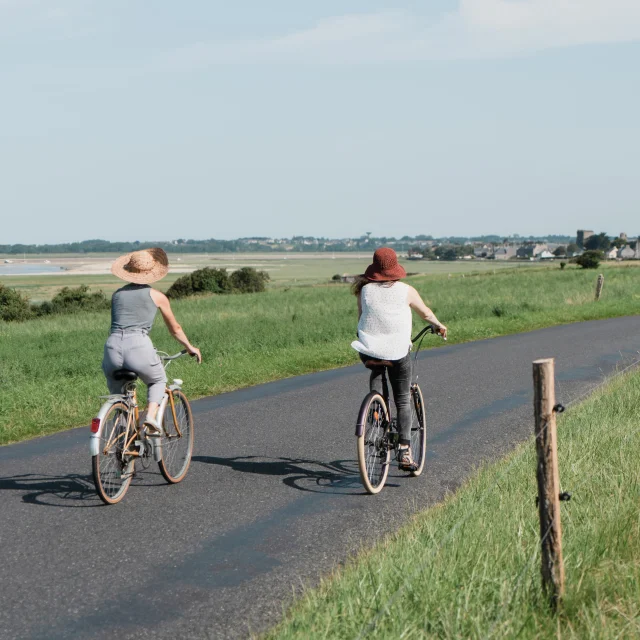 Vélo avec vue sur mer