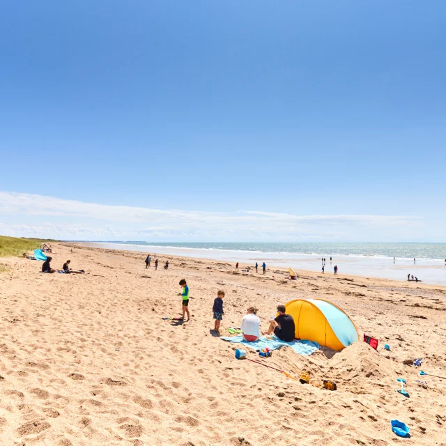 plagistes à Hauteville-sur-Mer